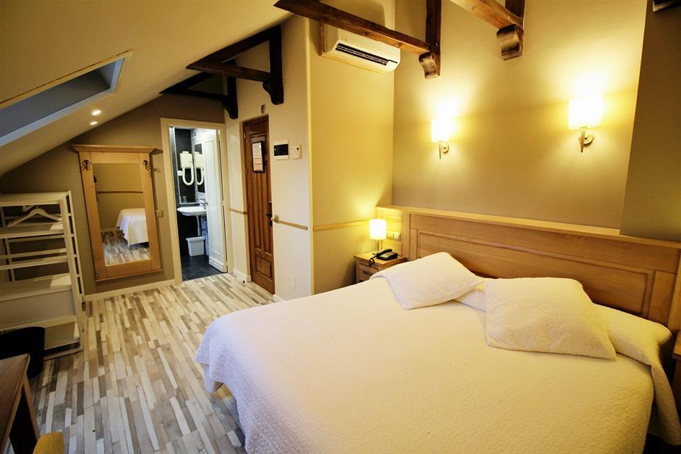 Hotel Alda A Boira Jaca Exterior photo