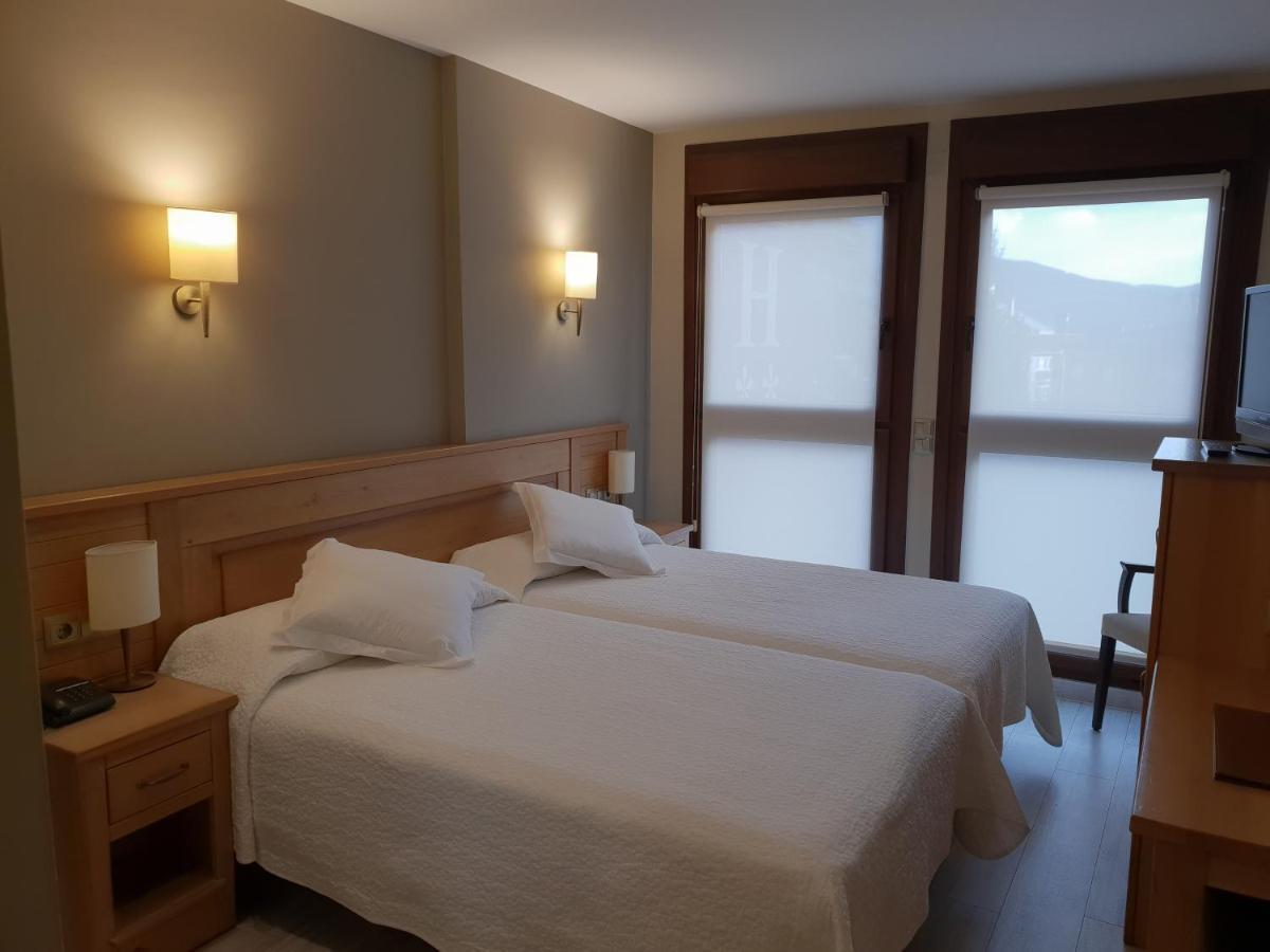 Hotel Alda A Boira Jaca Exterior photo