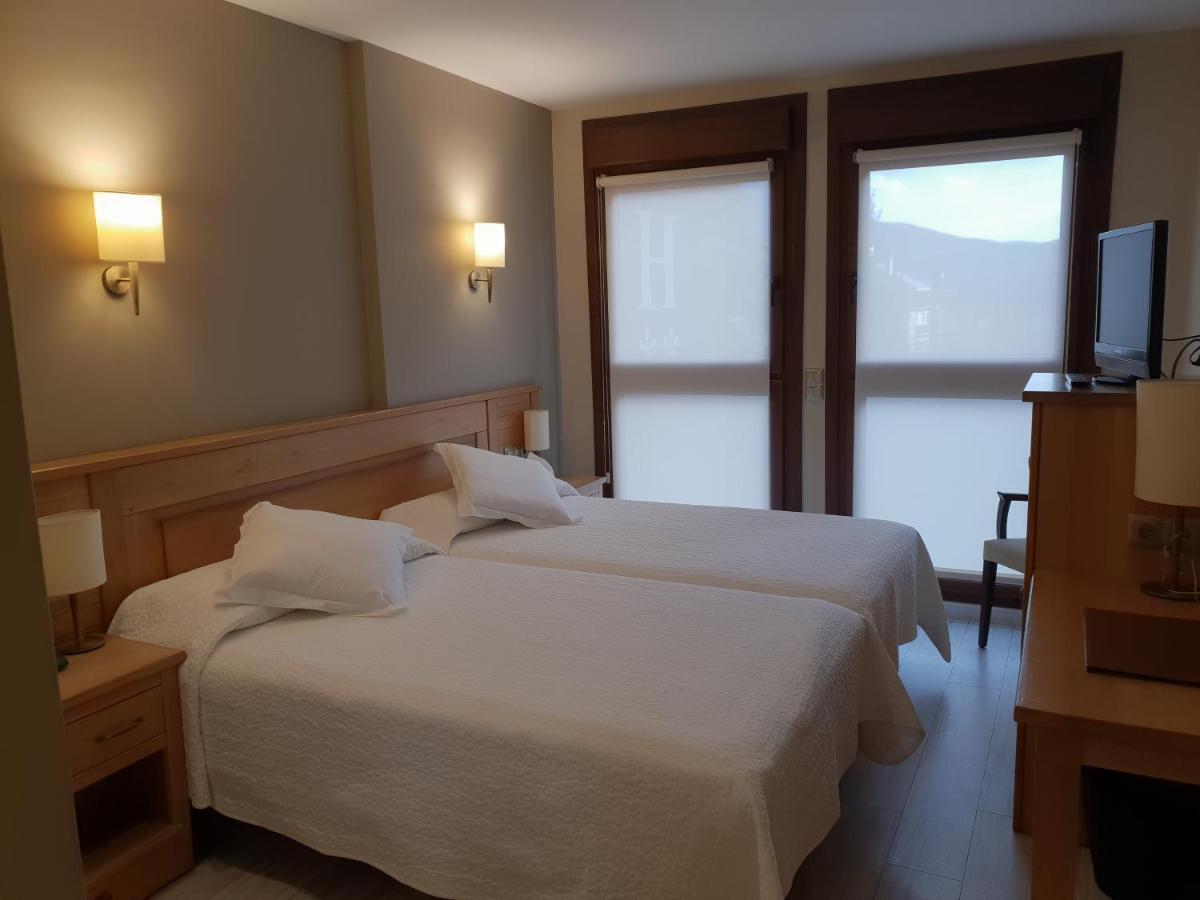 Hotel Alda A Boira Jaca Exterior photo